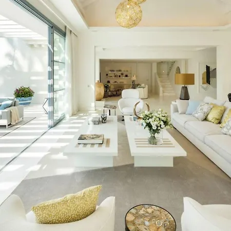 Holiday home Paris 7 Bedroom In Marbella