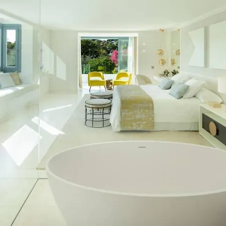 Paris 7 Bedroom In Holiday home Marbella